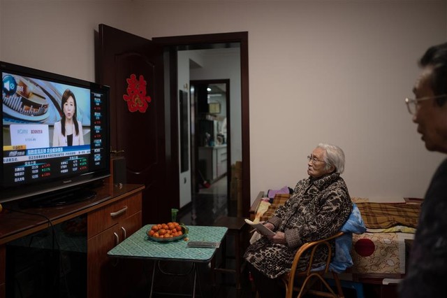 Chăm chỉ nghiên cứu chứng khoán trên TV, cụ bà 104 tuổi kiếm bộn tiền nhờ cách đầu tư ăn chắc mặc bền: Tôi thường mua cổ phiếu giá rẻ - Ảnh 2.