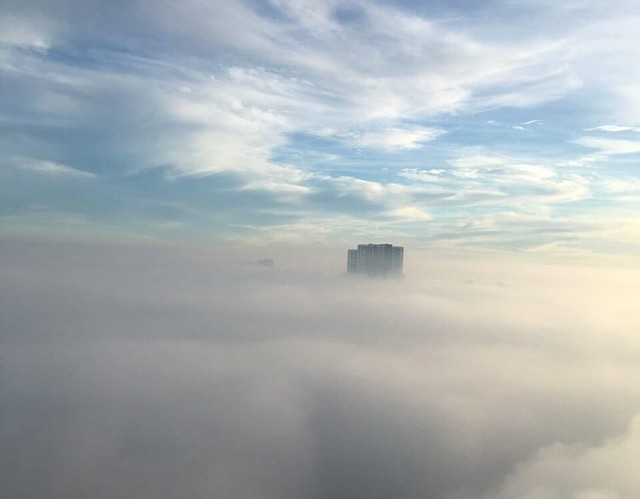  Hi hữu sáng 22-7: TP HCM đặc sương mù  - Ảnh 2.