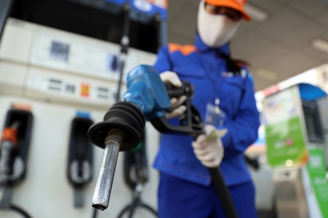 Giá xăng dầu giảm, doanh nghiệp vẫn “loay hoay” vì áp lực chi phí - Ảnh 1.