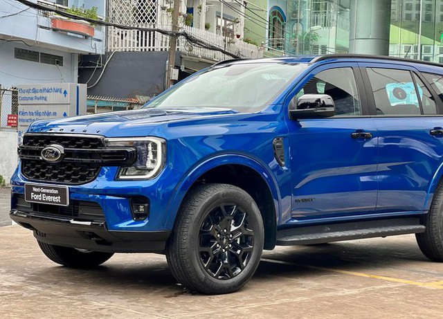 Soi gói lạc giá 200 triệu đồng của Ford Everest bản full option tại Việt Nam: Chỉ có 4 món, tặng thêm nhiều món - Ảnh 5.