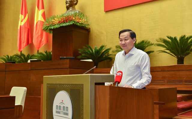 Phó Thủ tướng Lê Minh Khái trình bày chuyên đề "Tiếp tục đổi mới, phát triển và nâng cao hiệu quả kinh tế tập thể trong giai đoạn mới". Ảnh VGP/Nhật Bắc