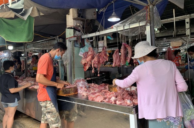 Giá thịt lợn không ngừng tăng cao tại các tỉnh phía Nam  - Ảnh 1.