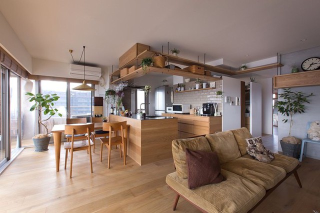 Căn hộ 85m² sử dụng nội thất toàn gỗ nhưng không hề nặng nề của gia đình 3 người ở Nhật Bản - Ảnh 4.