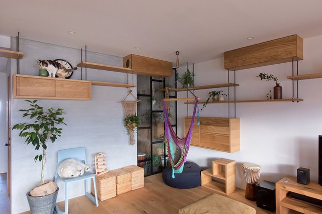 Căn hộ 85m² sử dụng nội thất toàn gỗ nhưng không hề nặng nề của gia đình 3 người ở Nhật Bản - Ảnh 5.