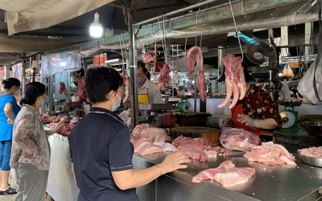 Giá thịt lợn tại các chợ truyền thống TP Hồ Chí Minh đang tăng cao.