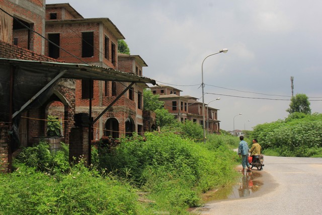 Cảnh nhếch nhác, hoang tàn ở những khu biệt thự triệu đô phía Tây Hà Nội - Ảnh 15.