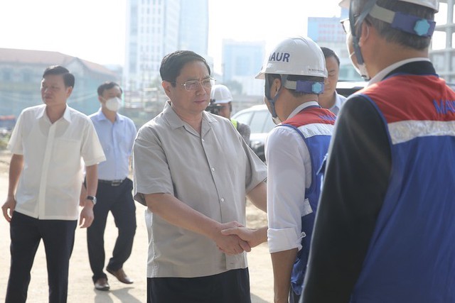 Chùm ảnh Thủ tướng Phạm Minh Chính thị sát tuyến metro số 1 - Ảnh 2.