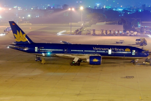Trục trặc kỹ thuật, máy bay Vietnam Airlines phải hạ cánh khẩn cấp - Ảnh 1.