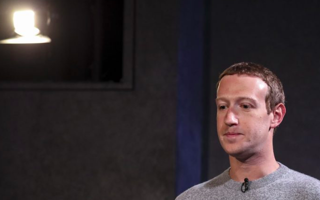 Đế chế bất ổn của Mark Zuckerberg: Không thể kiếm được tiền từ thứ gì khác ngoài quảng cáo, sắp phải bán WhatApp dù từng mua với giá 'cắt cổ' 19 tỷ USD