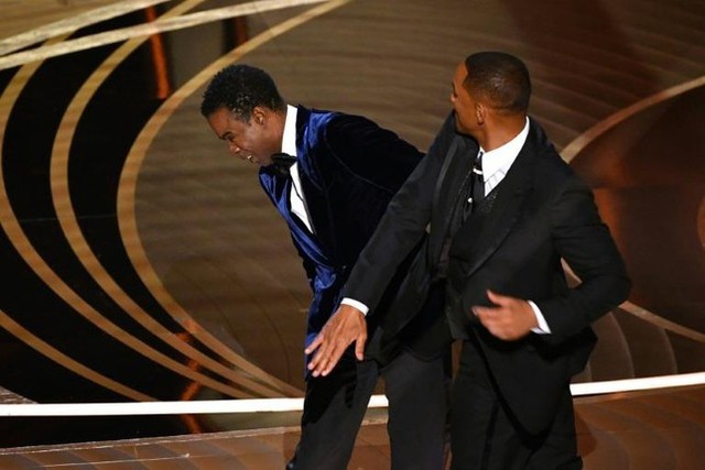 Will Smith lại xin lỗi Chris Rock vì cái tát trên sân khấu Oscar 2022 - Ảnh 3.