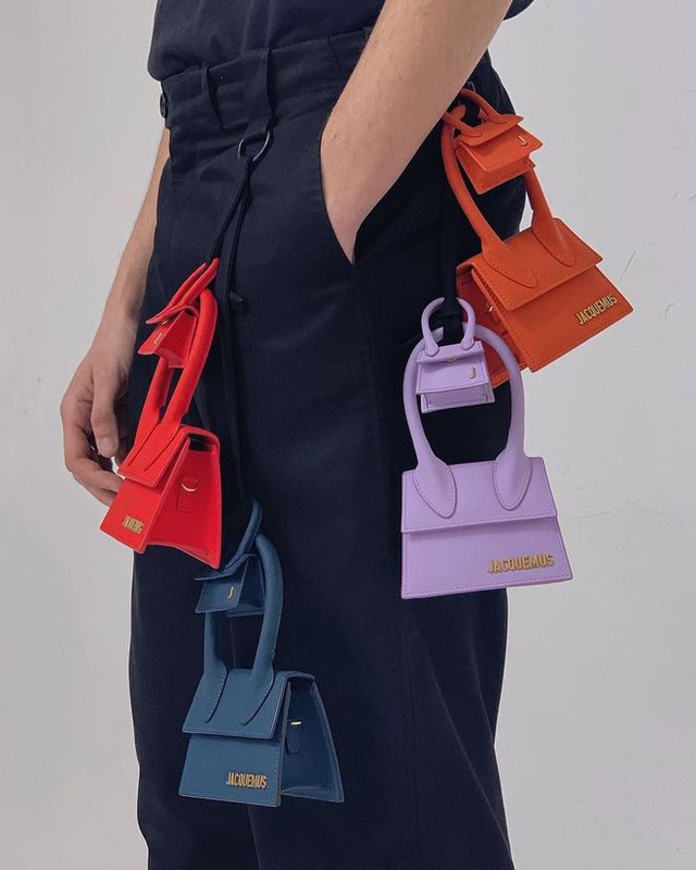 4 mẫu túi hiệu vẫn lên hương giữa cơn bão Chanel, Hermès: Thiết kế ngầu, giá êm ví lại hớp hồn cả loạt sao hạng A - Ảnh 21.