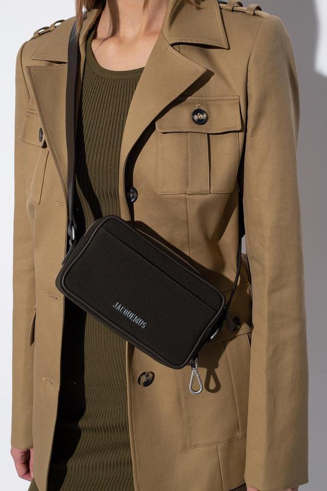 4 mẫu túi hiệu vẫn lên hương giữa cơn bão Chanel, Hermès: Thiết kế ngầu, giá êm ví lại hớp hồn cả loạt sao hạng A - Ảnh 26.
