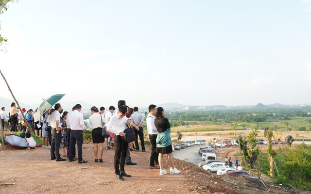 “Đi đêm lắm có ngày gặp ma”, nhà đầu tư đang méo mặt với đất đấu giá