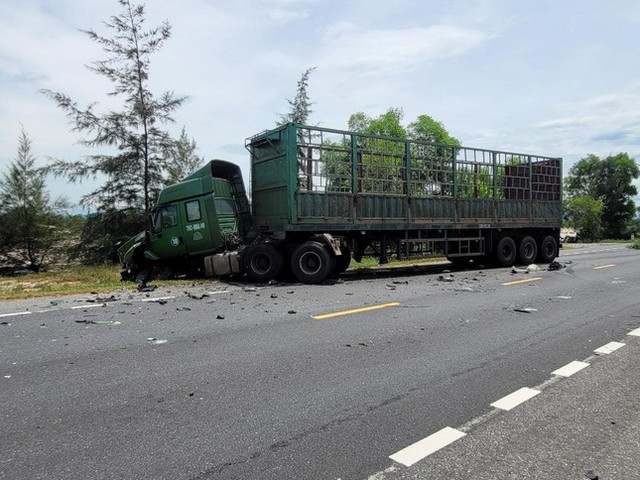  Tai nạn thảm khốc tại Quảng Bình, ít nhất 5 người thương vong  - Ảnh 1.