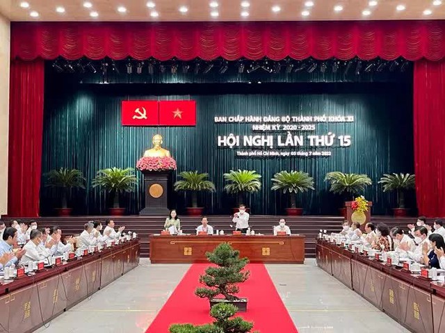  Bí thư Thành ủy TPHCM Nguyễn Văn Nên: Không để dịch chồng dịch  - Ảnh 1.