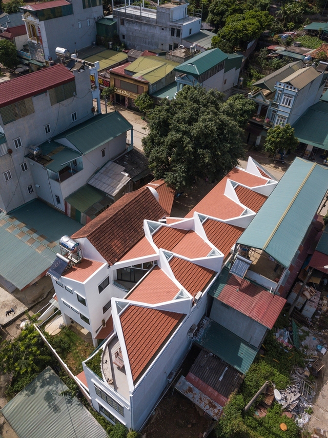  Ngôi nhà độc lạ như ốc đảo thu nhỏ ở huyện nghèo tỉnh Sơn La nổi tiếng trên tạp chí Mỹ - Ảnh 2.