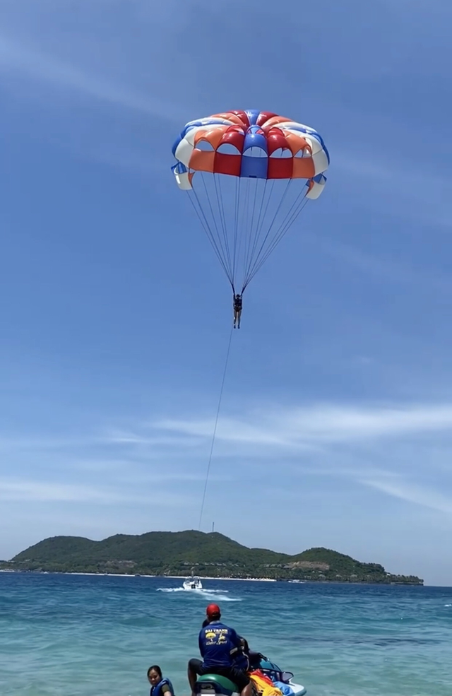 Đâu chỉ có lặn biển, Nha Trang vẫn còn nhiều trò chơi dưới nước vui “bung nóc” đang chờ bạn đến trải nghiệm đây!  - Ảnh 4.