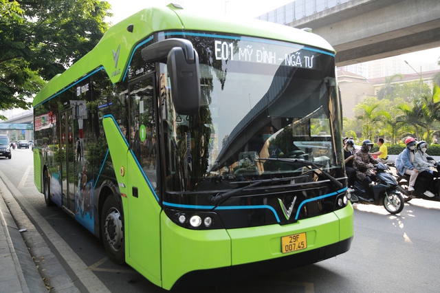  Theo chân dân công sở Hà Nội đi làm bằng xe đạp gấp, tàu điện và xe bus: Tiết kiệm hàng triệu đồng mỗi tháng! - Ảnh 9.