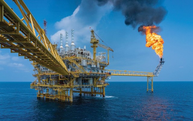 Giá dầu hạ nhiệt, cổ phiếu dầu khí đồng loạt giảm mạnh