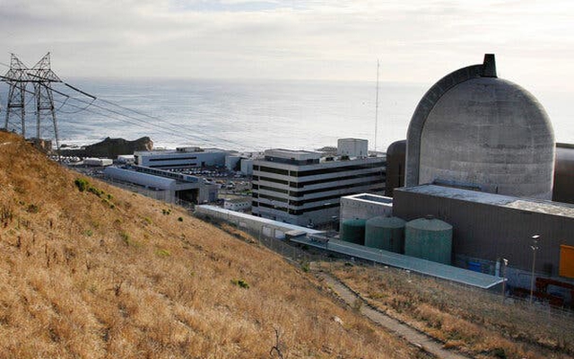 Nhà máy điện hạt nhân Diablo Canyon ở Bãi biển Avila, California
