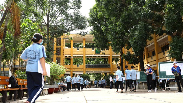 Thí sinh đặc biệt TP.HCM: Ngồi phòng riêng, giám thị hỗ trợ viết bài - Ảnh 1. Thí sinh đặc biệt TP.HCM: Ngồi phòng riêng, giám thị hỗ trợ viết bài - Ảnh 1.