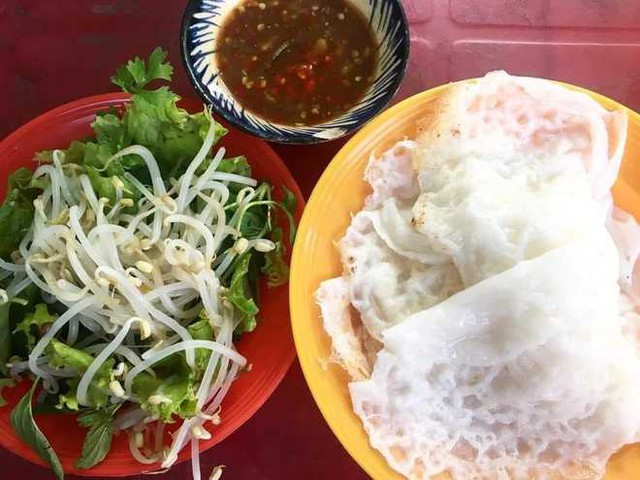 Dạo một vòng khu chợ rẻ bậc nhất Việt Nam tại Bình Định: Cầm 50k ăn được đủ món - Ảnh 4. Dạo một vòng khu chợ rẻ bậc nhất Việt Nam tại Bình Định: Cầm 50k ăn được đủ món - Ảnh 4.