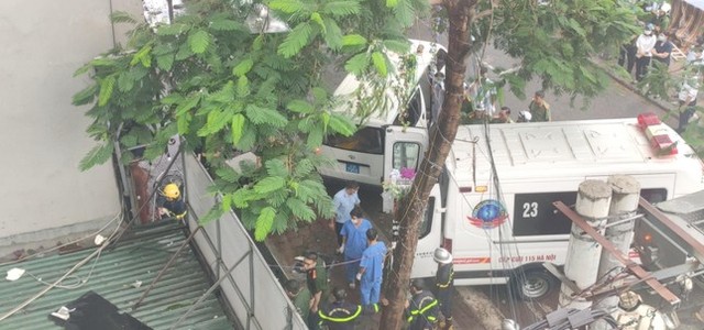 3 cảnh sát hy sinh khi chữa cháy quán karaoke trên đường Quan Hoa - Ảnh 2.