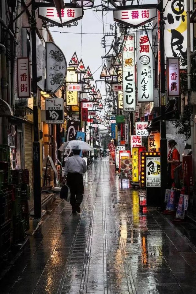 Chiếc ô trong suốt ở Nhật Bản: Trở thành vật quốc dân trong ngày mưa, là nét văn hóa không thể thiếu của đất nước mặt trời mọc - Ảnh 11.