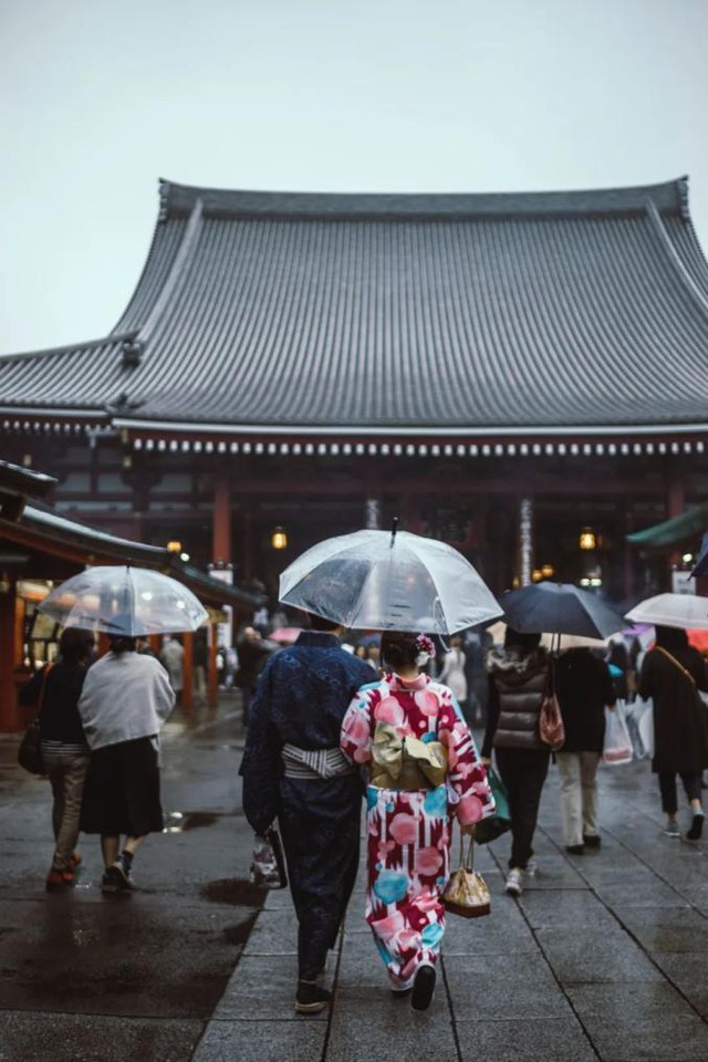Chiếc ô trong suốt ở Nhật Bản: Trở thành vật quốc dân trong ngày mưa, là nét văn hóa không thể thiếu của đất nước mặt trời mọc - Ảnh 3.