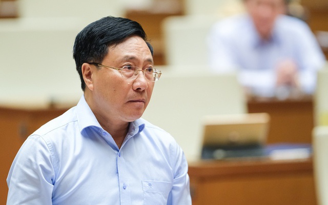 Phó Thủ tướng Thường trực Chính phủ Phạm Bình Minh báo cáo thêm về một số vấn đề đại biểu Quốc hội quan tâm