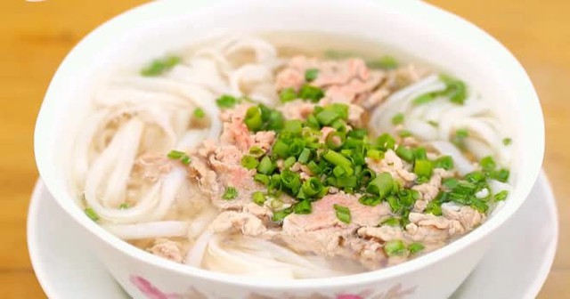 Những lần dàn sao Hàn đến Việt Nam khám phá ẩm thực: Ăn món nào cũng không dừng được vì quá ngon  - Ảnh 1.