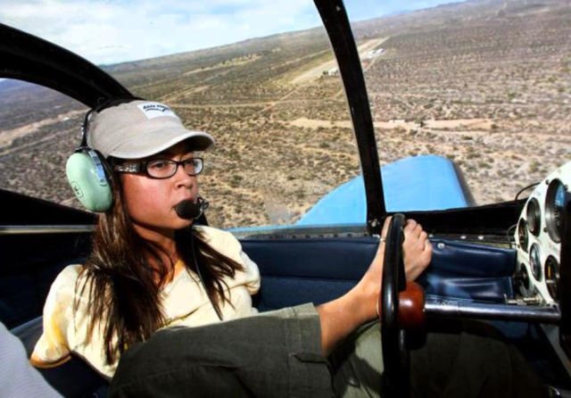 Cô gái không tay đầu tiên trở thành phi công: Chỉ mất 3 năm để chinh phục ước mơ - Ảnh 5.