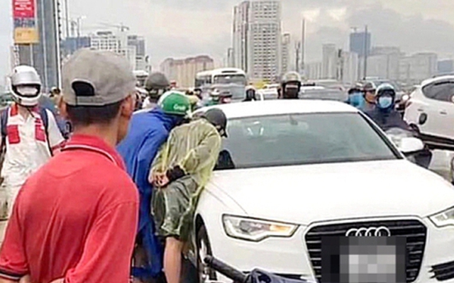 Danh tính người đàn ông bỏ lại xe Audi nhảy cầu Nhật Tân ở Hà Nội