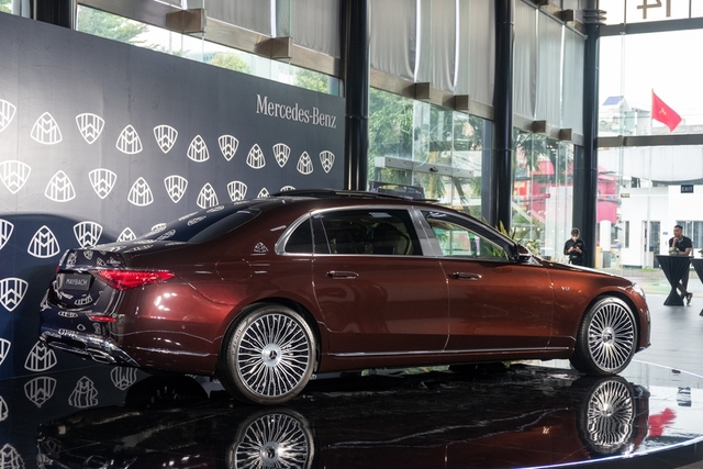 Ngồi thử Mercedes-Maybach S 680 giá 16 tỷ đồng tại Việt Nam: Đóng mở cửa như Rolls-Royce, ghế ông chủ có thể biến thành giường - Ảnh 2.