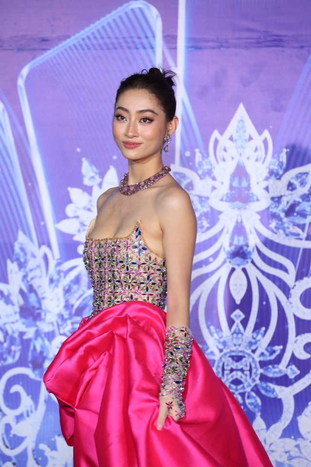 Thảm đỏ Chung kết Hoa hậu Thế giới Việt Nam 2022: Thùy Tiên khoe nhan sắc đẹp nổi bật bên cạnh dàn Hoa hậu, Á hậu - Ảnh 7.