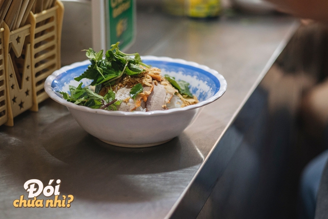 Một ngày đi ăn tại siêu ngõ ẩm thực ngay giữa lòng phố cổ Hà Nội, dạo một vòng là no căng bụng - Ảnh 14.