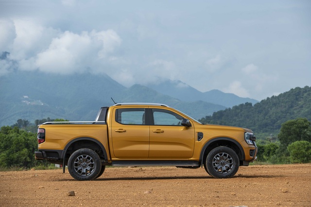 Ford Ranger 2023 ra mắt Việt Nam: Giá từ 658 triệu đồng, thay đổi toàn diện - Ảnh 3.