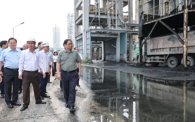 Thủ tướng Phạm Minh Chính đến Nhà máy Đạm Ninh Bình để nắm bắt hoạt động và thực trạng dự án - Ảnh: VGP