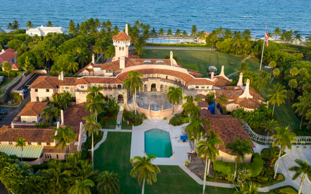 Toàn cảnh khu nghỉ dưỡng Mar-a-Lago bên bờ biển Palm Beach ở Florida. (Ảnh: CNN)