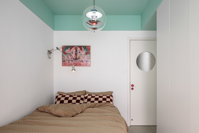 Nữ biên kịch quyết tâm cải tạo lại căn hộ 60m² thành không gian sống tươi sáng, trang trí bằng những món đồ nhỏ độc đáo - Ảnh 16.