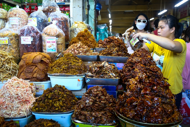 Thiên đường ẩm thực Đà Nẵng ‘nêm chặt người trong mùa cao điểm du lịch - Ảnh 9.