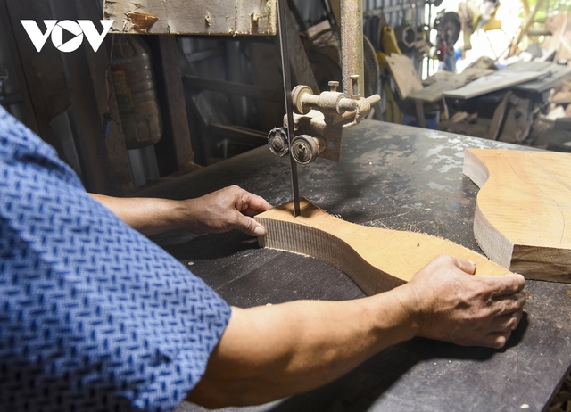 Nghệ nhân làm khuôn bánh Trung thu bằng gỗ cuối cùng ở Hà Nội - Ảnh 7.