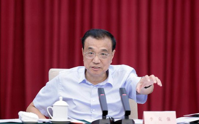 Thủ tướng Trung Quốc Lý Khắc Cường chủ trì hội nghị chuyên đề về tình hình kinh tế tại thành phố Thâm Quyến, tỉnh Quảng Đông, Trung Quốc hôm 16-8 - Ảnh: TÂN HOA XÃ