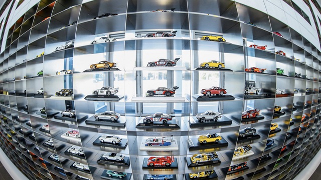 Nhân viên Porsche sưu tầm gần 1.000 mô hình xe, được thăng chức giám đốc - Ảnh 6.