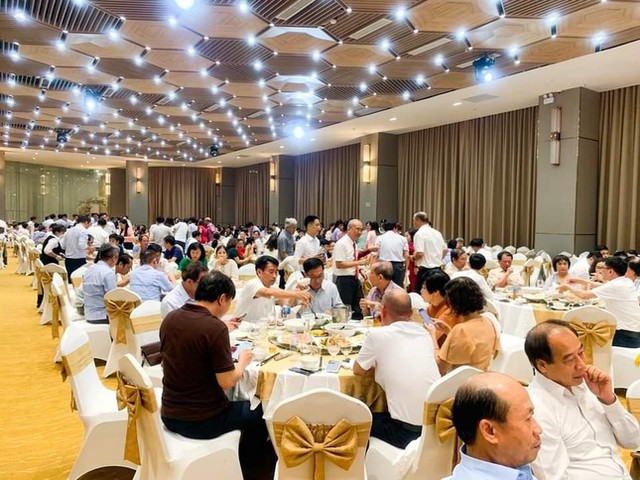 Những bữa tiệc chia tay Giám đốc CDC Quảng Ninh nghỉ hưu gây xôn xao - Ảnh 5.