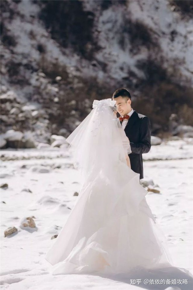 Tổ chức đám cưới với 31 khách trên núi tuyết - Ảnh 15.