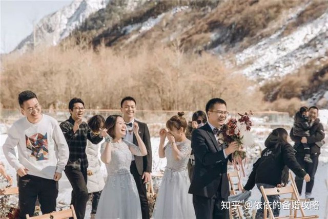 Tổ chức đám cưới với 31 khách trên núi tuyết - Ảnh 23.