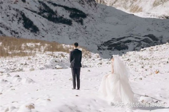 Tổ chức đám cưới với 31 khách trên núi tuyết - Ảnh 10.
