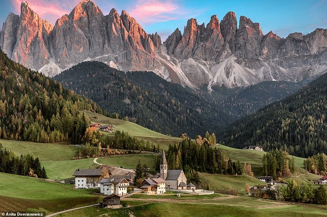 Rặng núi Dolomities phía Bắc nước Ý: Kiệt tác thiên nhiên được UNESCO công nhận là di sản thế giới - Ảnh 1.