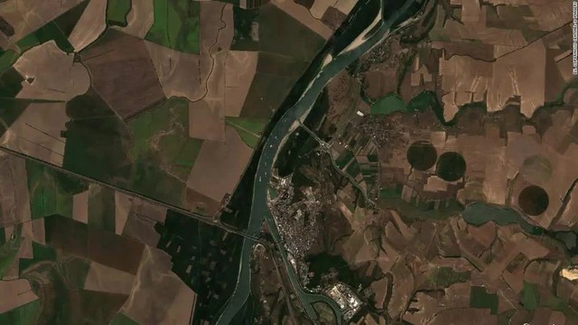 Ảnh từ vệ tinh: Các con sông trên thế giới đang khô cạn vì thời tiết khắc nghiệt - Ảnh 12.